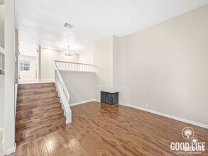 3330 Caminito Eastbluff in La Jolla, CA - Building Photo - Building Photo