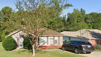 581 Andrea Dr in Columbus, GA - Building Photo