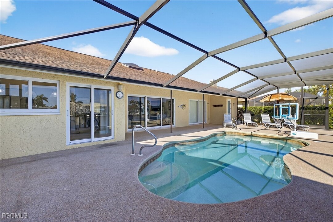 611 SW 57th St in Cape Coral, FL - Building Photo