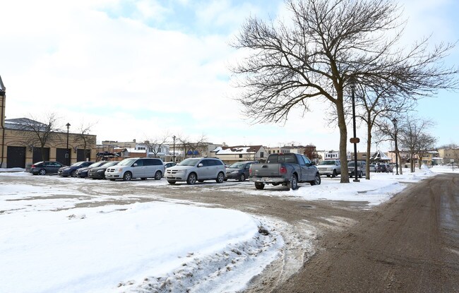 Fowler Lake Village in Oconomowoc, WI - Building Photo - Building Photo