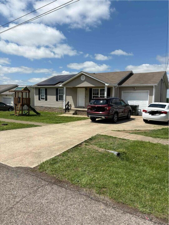 109 Jackson St in Radcliff, KY - Building Photo