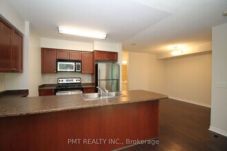 30-830 Grand Trunk Crescent in Toronto, ON - Building Photo - Building Photo