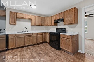 702 Woodlawn Dr in Clarksville, TN - Building Photo - Building Photo