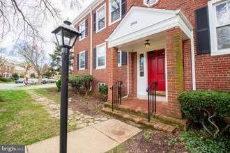 2900 S Buchanan St in Arlington, VA - Building Photo - Building Photo