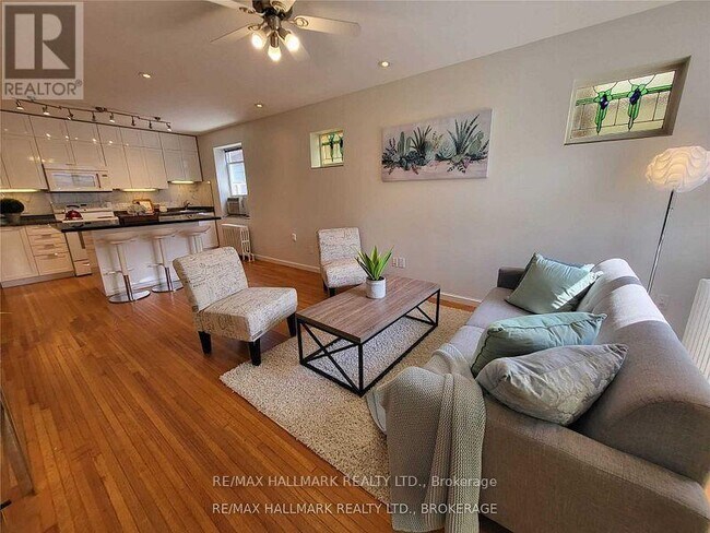 8 Bonfield Ave in Toronto, ON - Building Photo - Building Photo