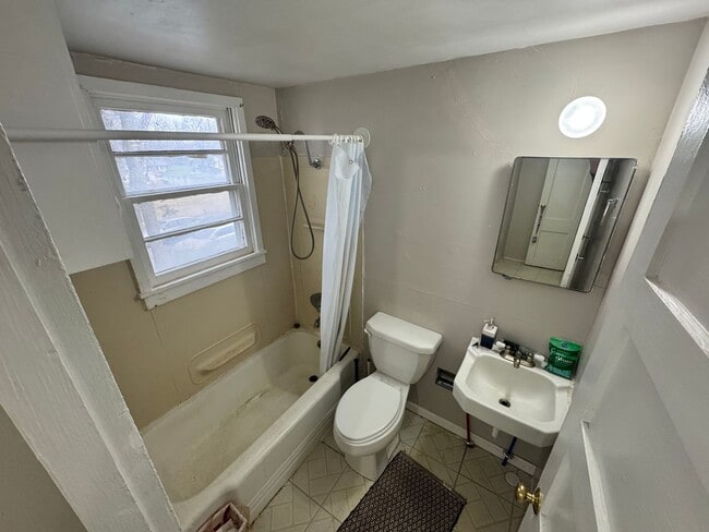 913 Claflin Rd in Manhattan, KS - Building Photo - Building Photo