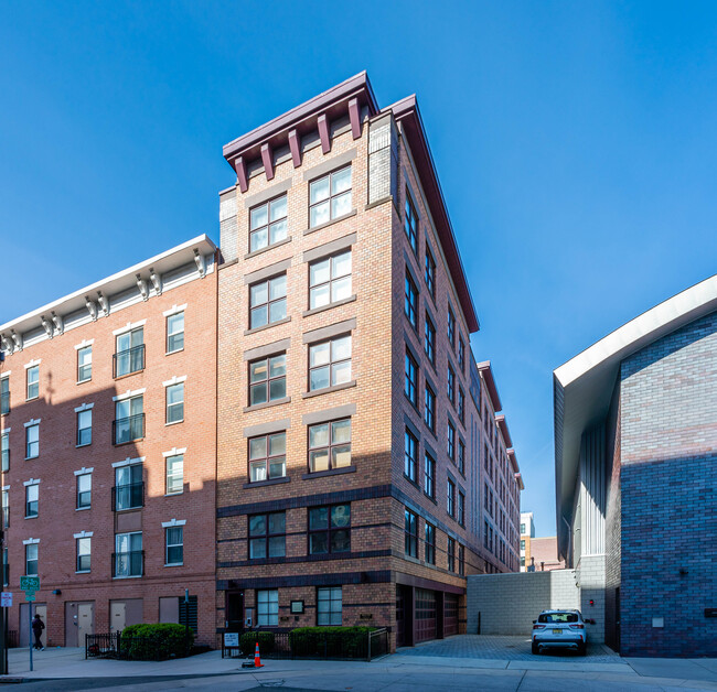 Cypress Point in Hoboken, NJ - Foto de edificio - Building Photo