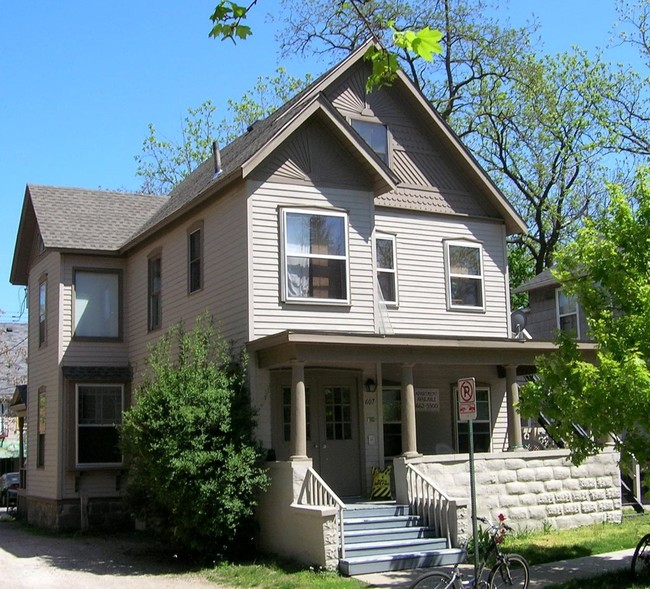 607 E Ann St in Ann Arbor, MI - Foto de edificio - Building Photo