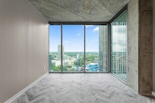 210 N Church St in Charlotte, NC - Building Photo