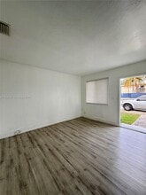 5700 SW 4th St in Miami, FL - Foto de edificio - Building Photo