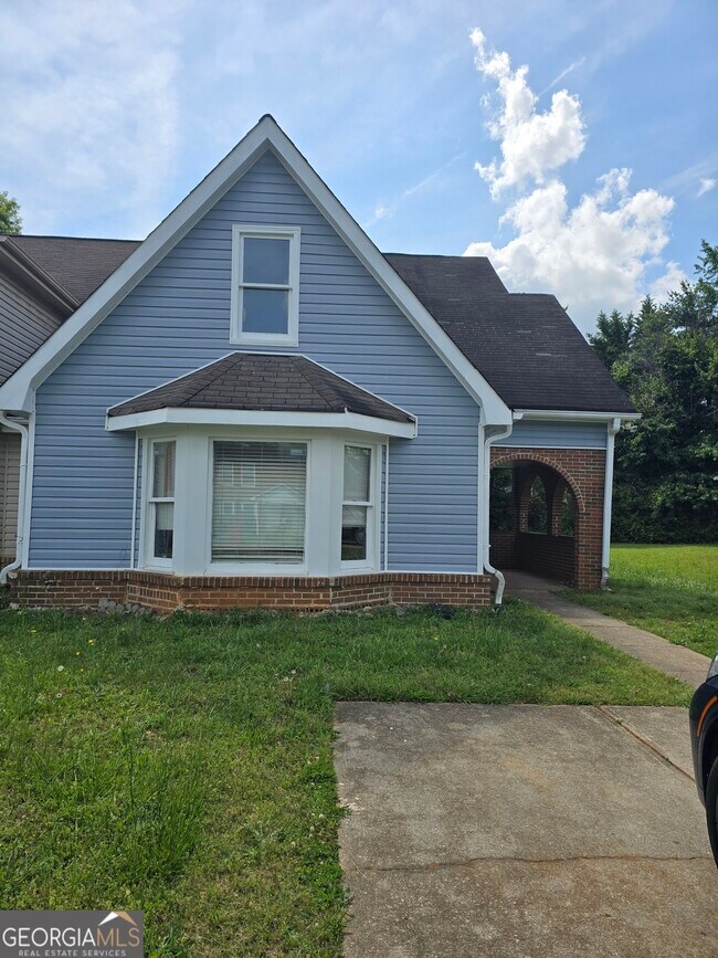 2798 Country Ct SE