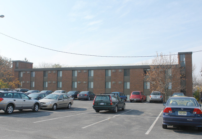 Burdett Ave Colonie Apartments in Troy, NY - Building Photo - Building Photo