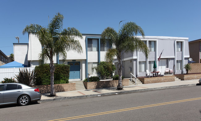 317-321 16th St in Huntington Beach, CA - Foto de edificio - Building Photo