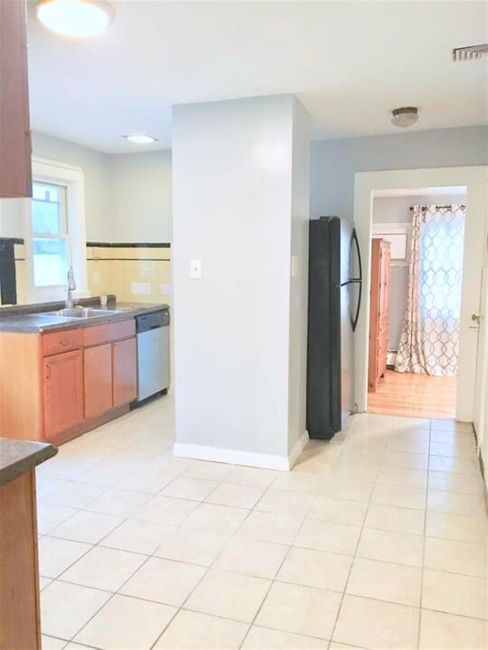 62 Woods Ave, Unit 2 in Somerville, MA - Foto de edificio