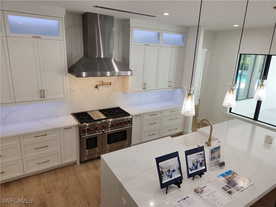 1125 Oakes Blvd in Naples, FL - Building Photo