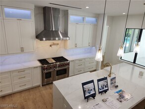 1125 Oakes Blvd in Naples, FL - Building Photo - Building Photo