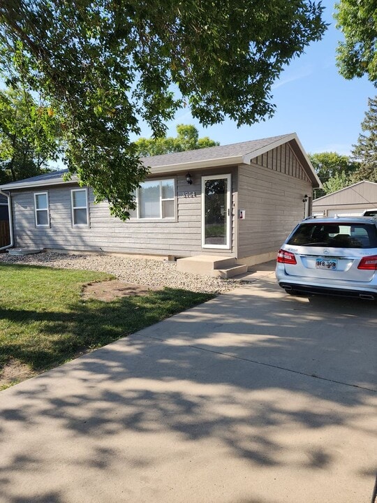 3904 E 26th St in Sioux Falls, SD - Building Photo