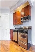 722 10th Ave in New York, NY - Foto de edificio - Building Photo