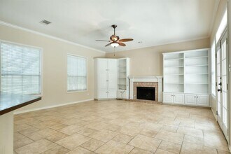 1629 Chesterwood Cove in Austin, TX - Foto de edificio - Building Photo