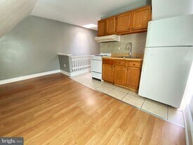 408 E Roosevelt Blvd in Philadelphia, PA - Building Photo