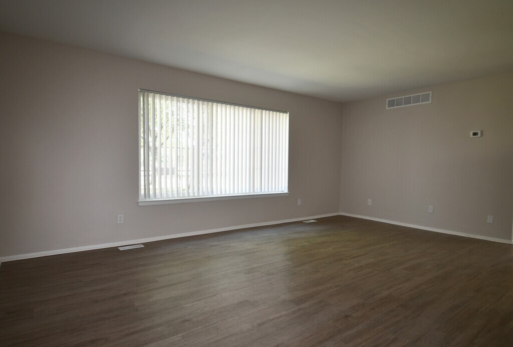 Manor Sterling Heights, MI Apartments