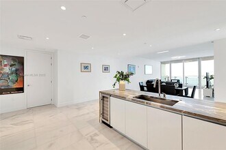 700 NE 26th Terrace, Unit 2603 in Miami, FL - Foto de edificio - Building Photo