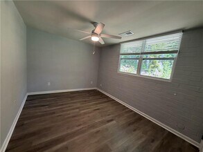 571 Eva Kennedy Rd in Suwanee, GA - Building Photo - Building Photo