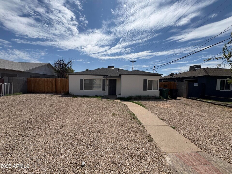645 E 1st Ave in Mesa, AZ - Building Photo