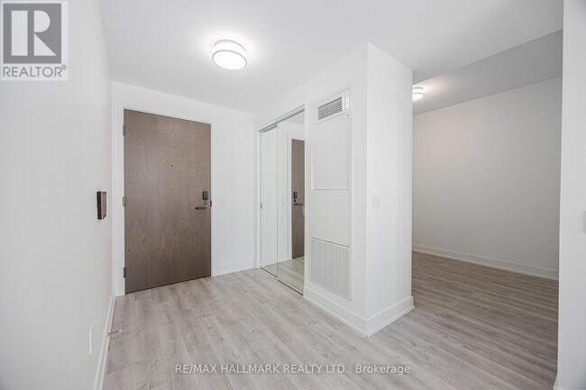 20-1420 Inn On The Pk Dr in Toronto, ON - Building Photo - Building Photo