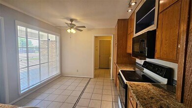 801 Livingston Dr in Hurst, TX - Building Photo - Building Photo
