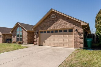 7317 Amber Dr in Watauga, TX - Building Photo - Building Photo