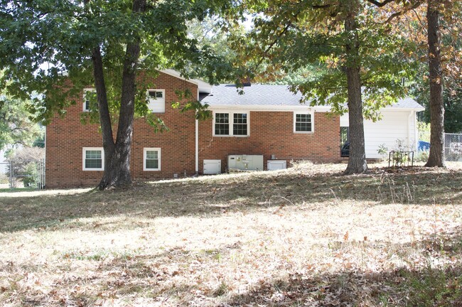 6404 Amhurst Rd in Durham, NC - Building Photo - Building Photo