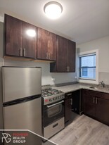 437 W Belden Ave, Unit 108 in Chicago, IL - Building Photo - Building Photo