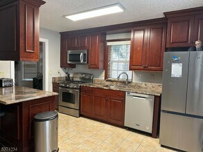 40 Sapphire Ln in Franklin Township, NJ - Building Photo - Building Photo
