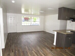 1006 Continental Dr in Daytona Beach, FL - Building Photo - Building Photo
