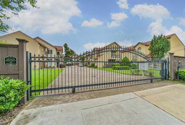 11025 Robin Hood Ct