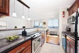 100 Manhattan Ave in Union City, NJ - Building Photo - Building Photo
