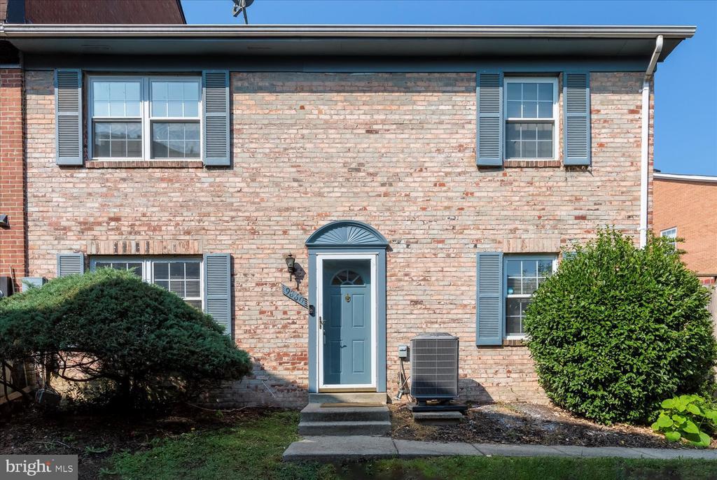 9860 Hagel Cir in Lorton, VA - Building Photo