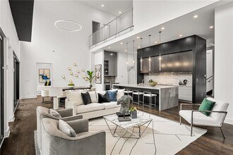19 Spruell Springs Rd in Sandy Springs, GA - Building Photo - Building Photo