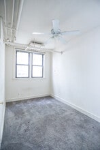 2043 W Wellington Ave, Unit #G in Chicago, IL - Building Photo - Building Photo