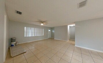 141 NE 17th Ct in Boynton Beach, FL - Foto de edificio - Building Photo