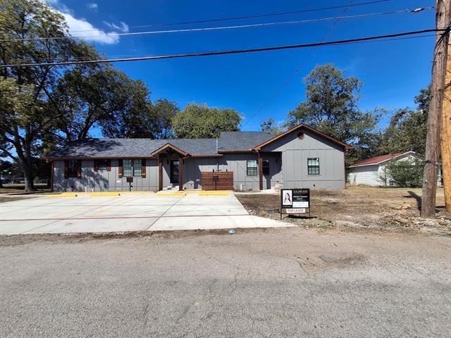 902 Chestnut St in Commerce, TX - Building Photo