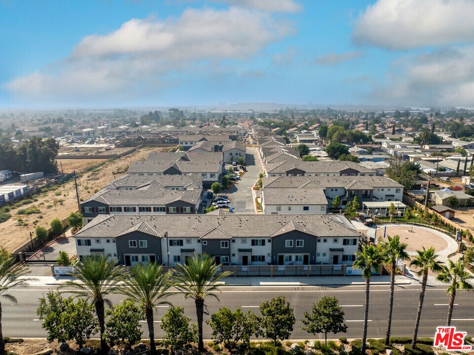 13995 Foothill Blvd in Fontana, CA - Building Photo