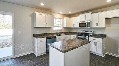 5015 Black Frst Dr in Greensboro, NC - Building Photo - Building Photo