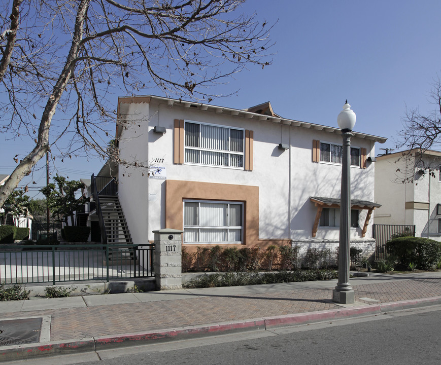 1117 S Minnie St in Santa Ana, CA - Building Photo