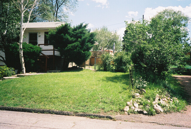 17 Terrace Dr in Colorado Springs, CO - Foto de edificio - Building Photo