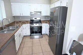 713 W 1st Ave in Mesa, AZ - Foto de edificio - Building Photo