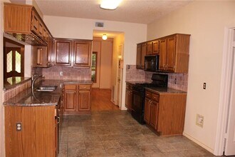 2141 Surrender Ave in Austin, TX - Building Photo - Building Photo