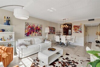 330 SE 2nd St in Hallandale Beach, FL - Building Photo - Building Photo