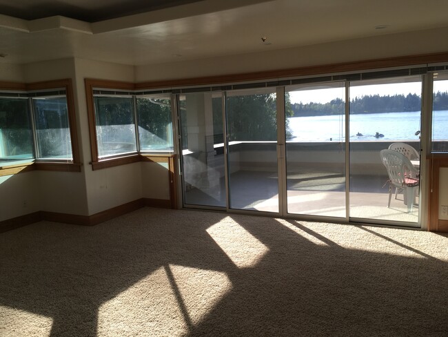 15422 Rose Rd SW, Unit WaterFront American Lake in Lakewood, WA - Building Photo - Building Photo